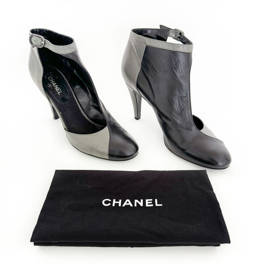 Chanel Two Tone Cutout Ankle Booties in Black & Gray Leather Size 41