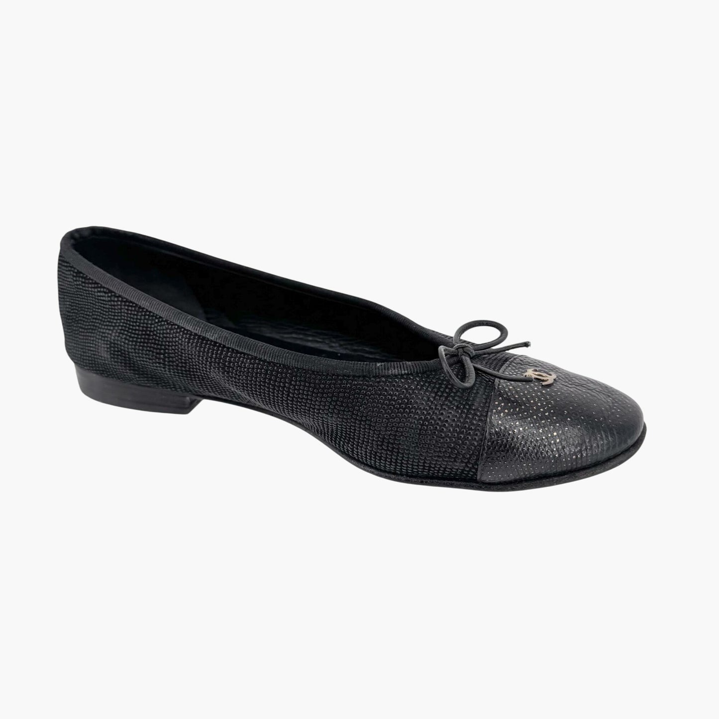 Chanel CC Cap Toe Ballet Flats in Black with Gold Leather Detail – Size 38.5