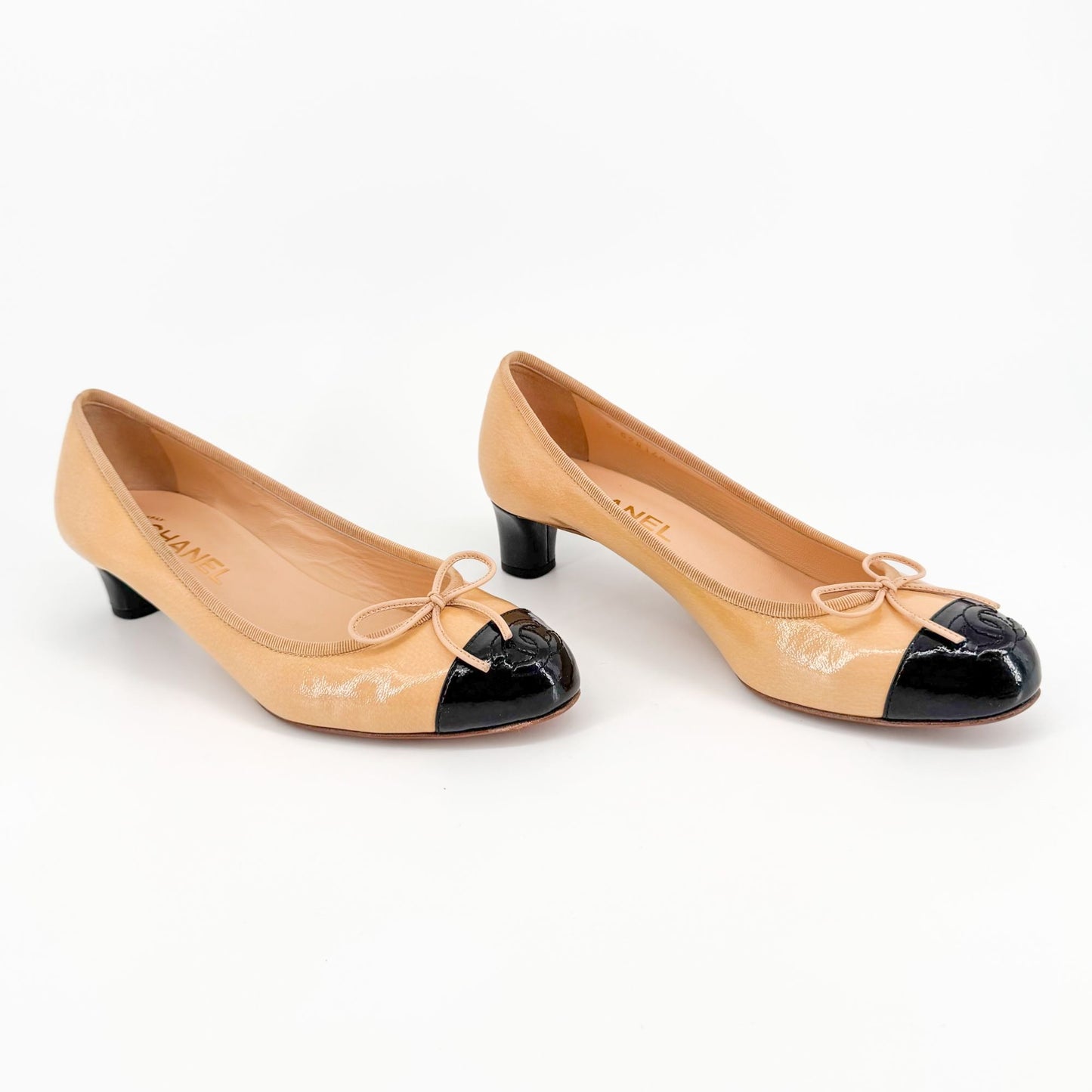 Chanel CC Cap Toe Kitten Pumps in Beige & Black Patent Leather Size 39.5