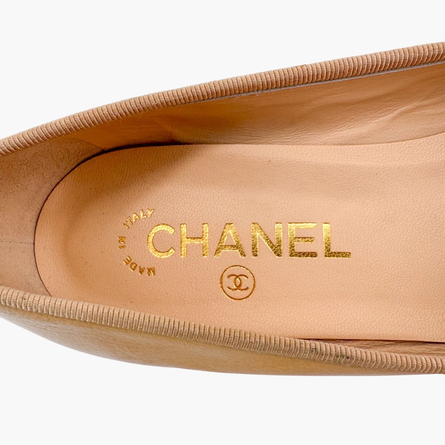 Chanel CC Cap Toe Kitten Pumps in Beige & Black Patent Leather Size 39.5