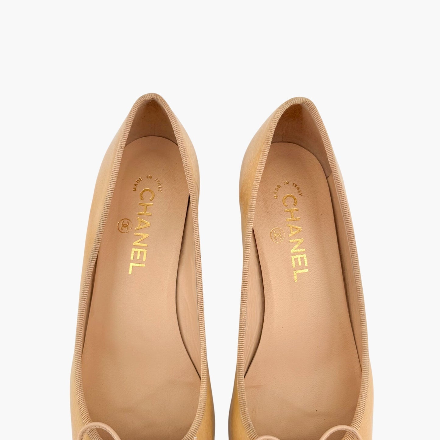 Chanel CC Cap Toe Kitten Pumps in Beige & Black Patent Leather Size 39.5