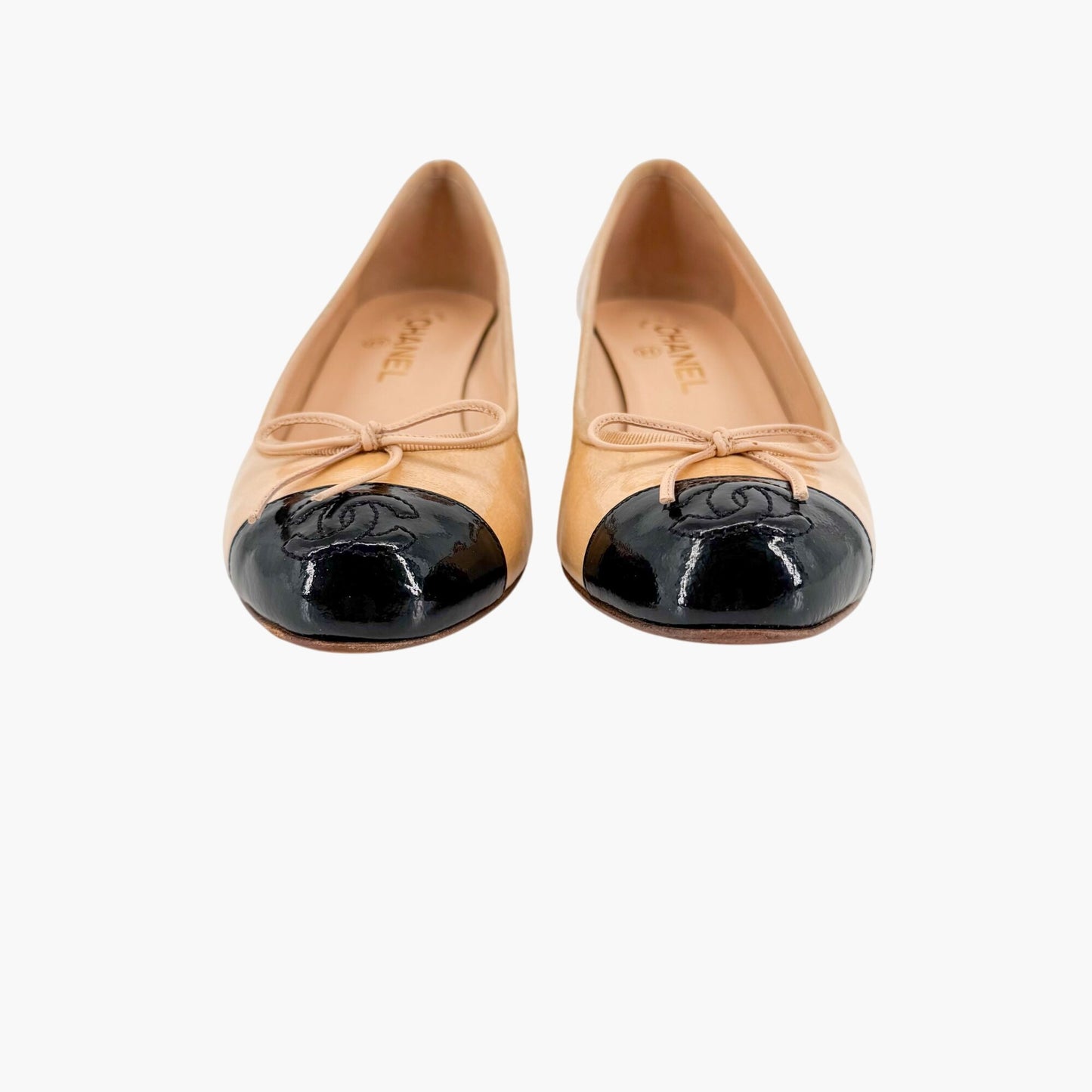 Chanel CC Cap Toe Kitten Pumps in Beige & Black Patent Leather Size 39.5