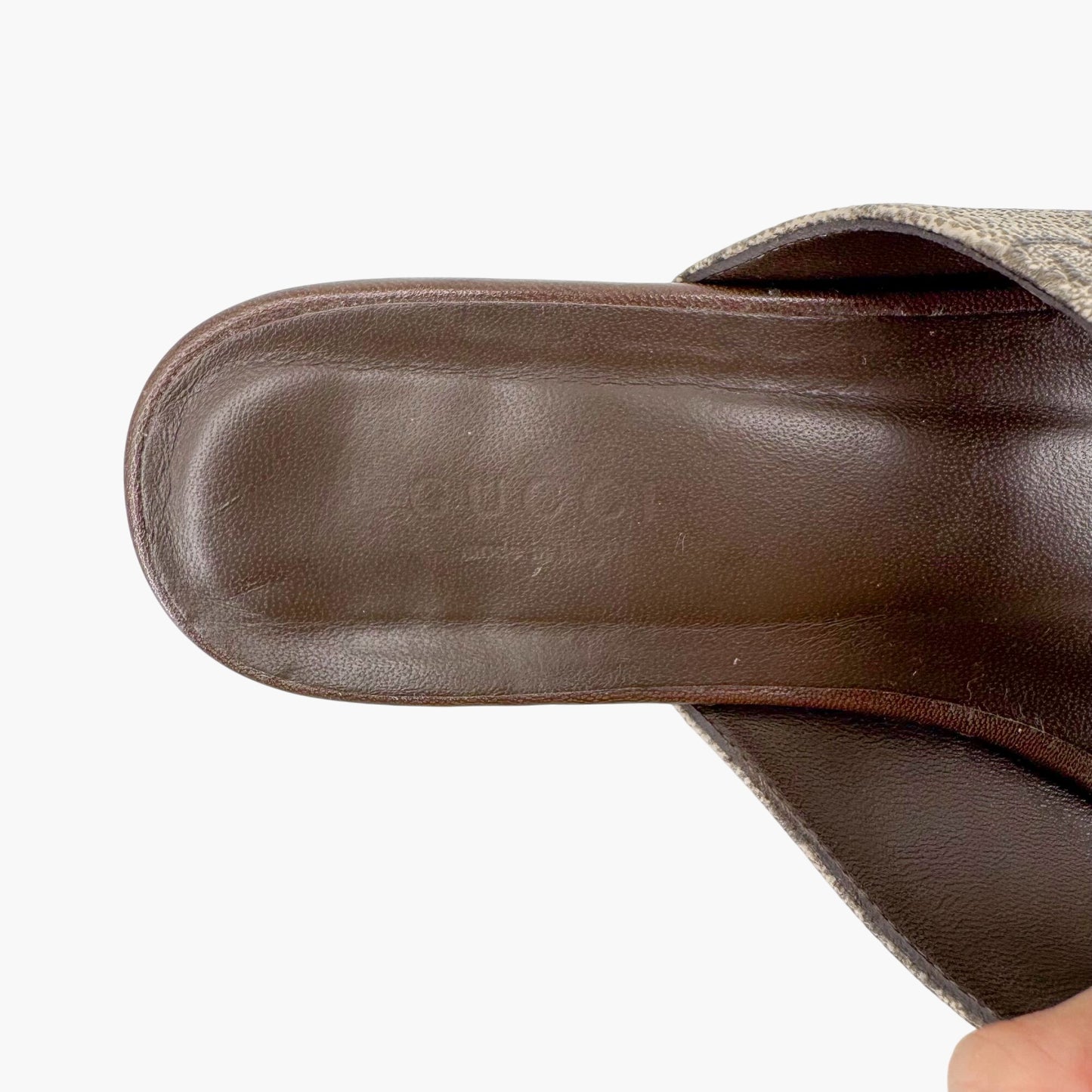 Gucci Blondie GG Canvas Thong Sandals in Beige & Brown – Size 37