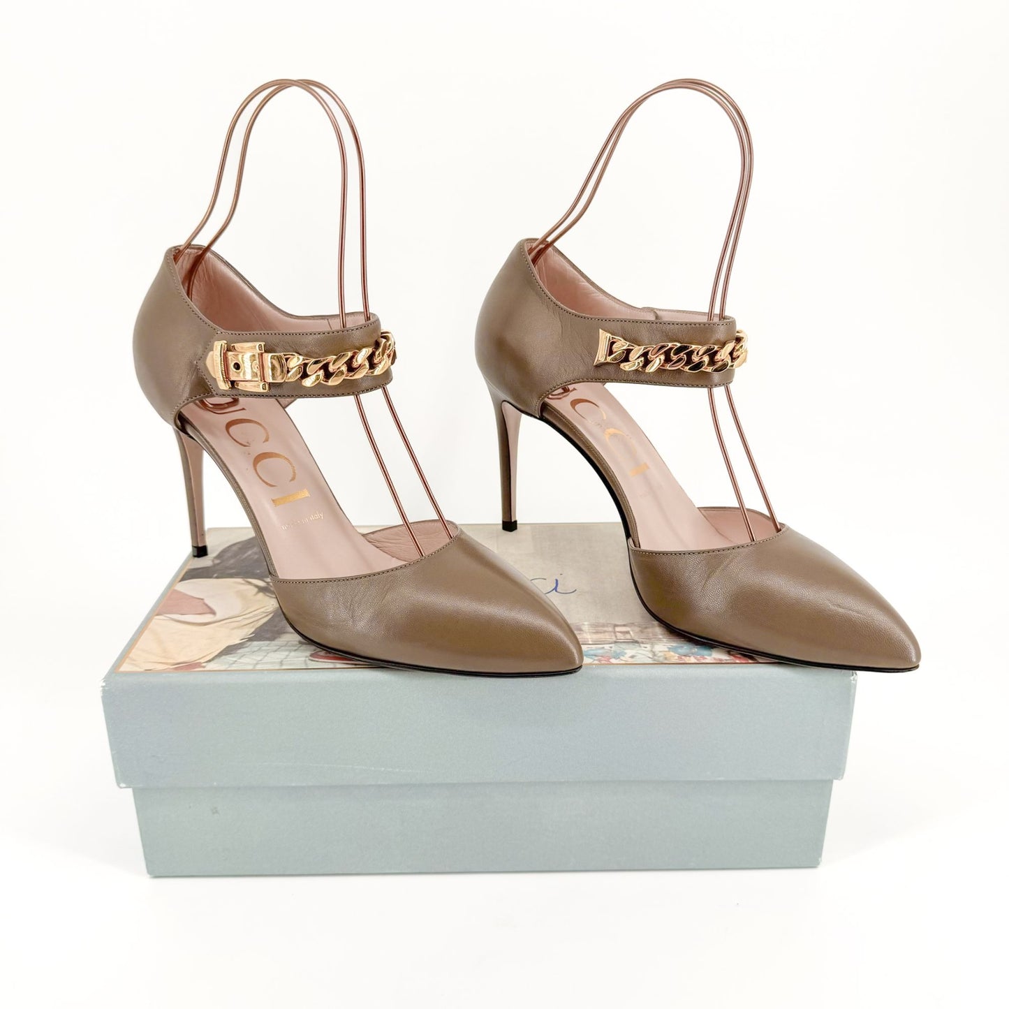 Gucci Sylvie Chain d'Orsay Pumps in Taupe Leather Size 40