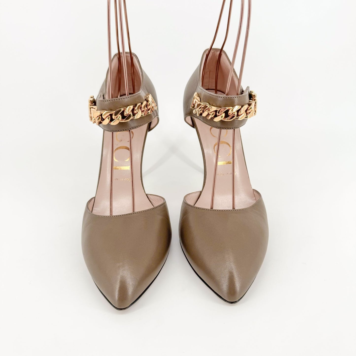 Gucci Sylvie Chain d'Orsay Pumps in Taupe Leather Size 40