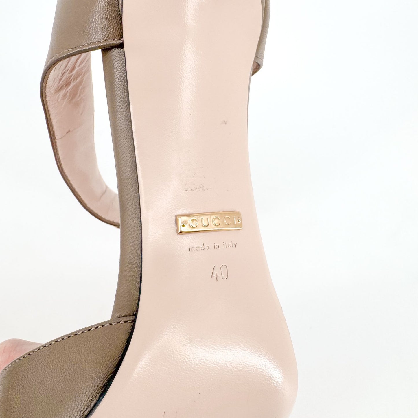 Gucci Sylvie Chain d'Orsay Pumps in Taupe Leather Size 40