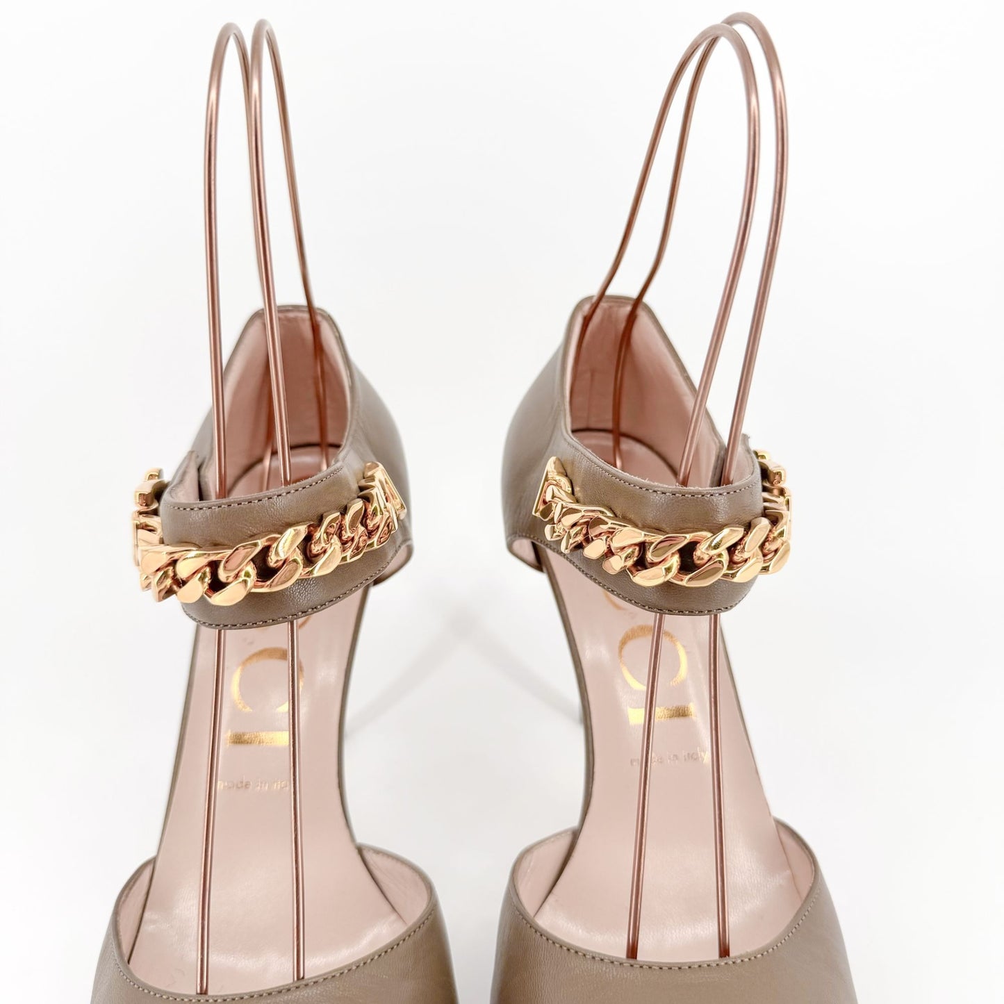 Gucci Sylvie Chain d'Orsay Pumps in Taupe Leather Size 40