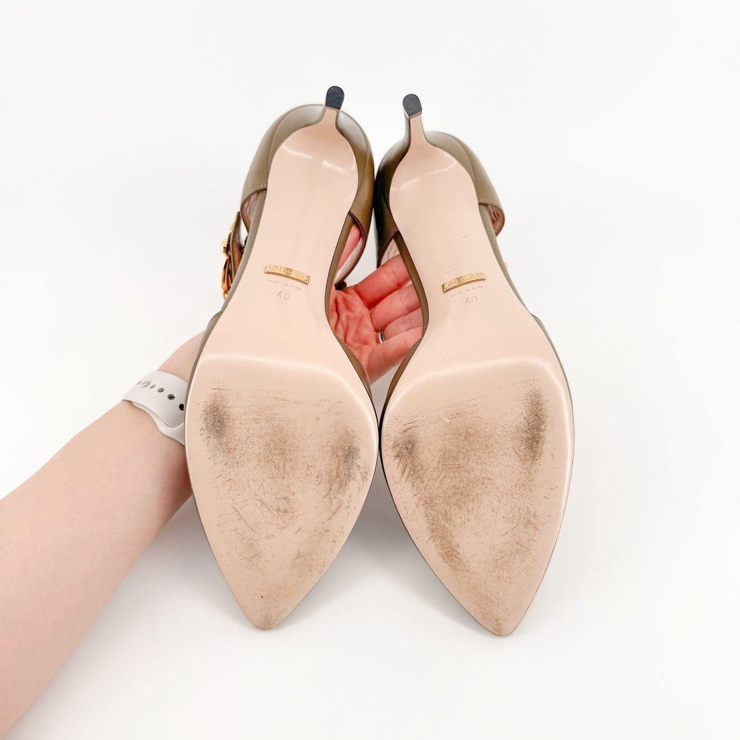 Gucci Sylvie Chain d'Orsay Pumps in Taupe Leather Size 40