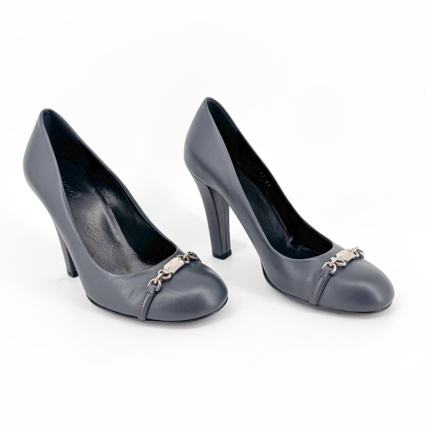 Gucci Chain Logo Pumps in Navy Blue Leather Size 37