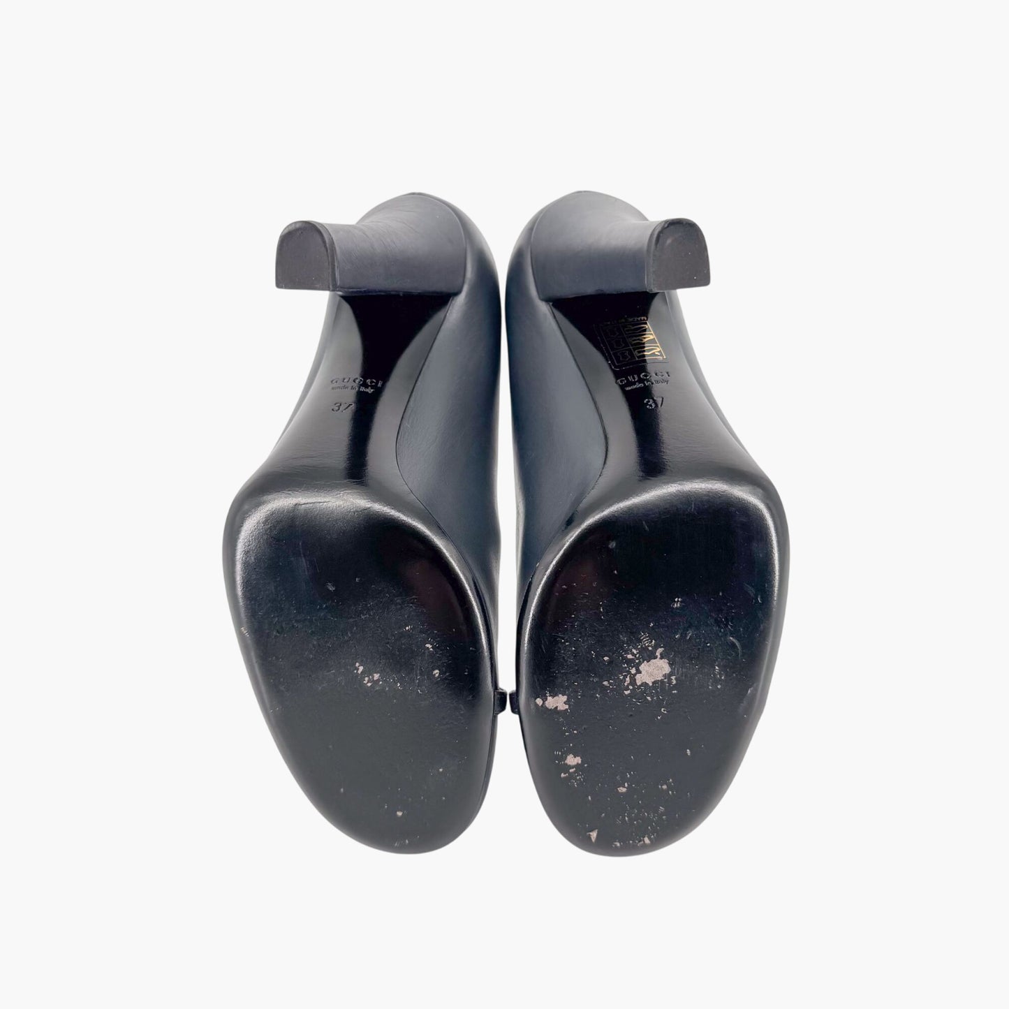 Gucci Chain Logo Pumps in Navy Blue Leather Size 37