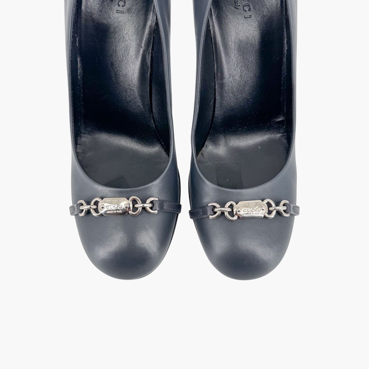 Gucci Chain Logo Pumps in Navy Blue Leather Size 37
