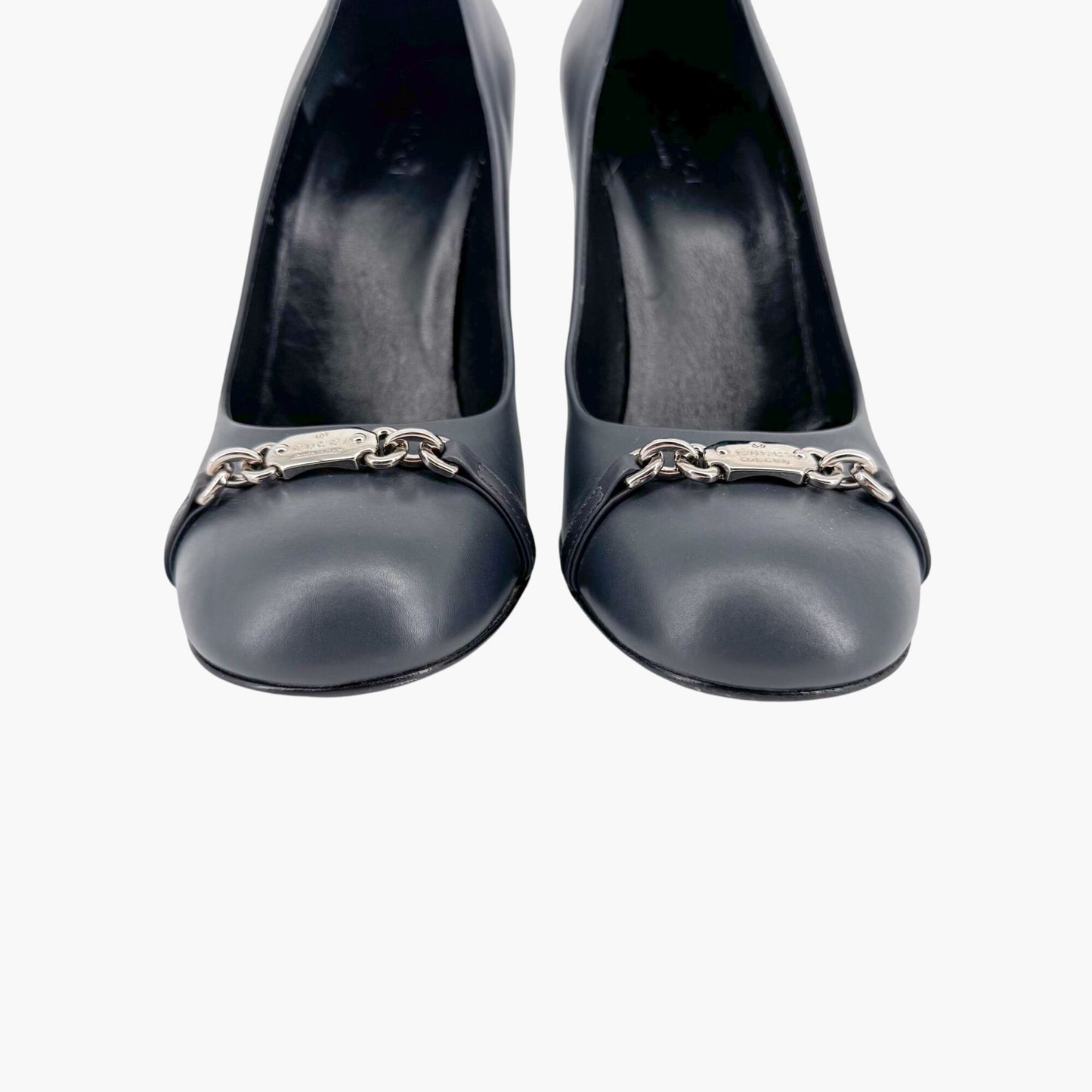 Gucci Chain Logo Pumps in Navy Blue Leather Size 37