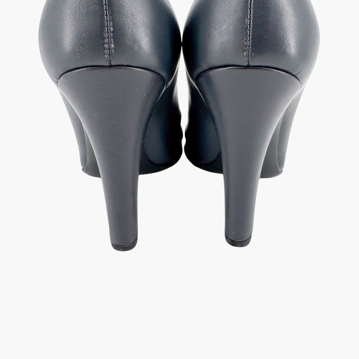 Gucci Chain Logo Pumps in Navy Blue Leather Size 37