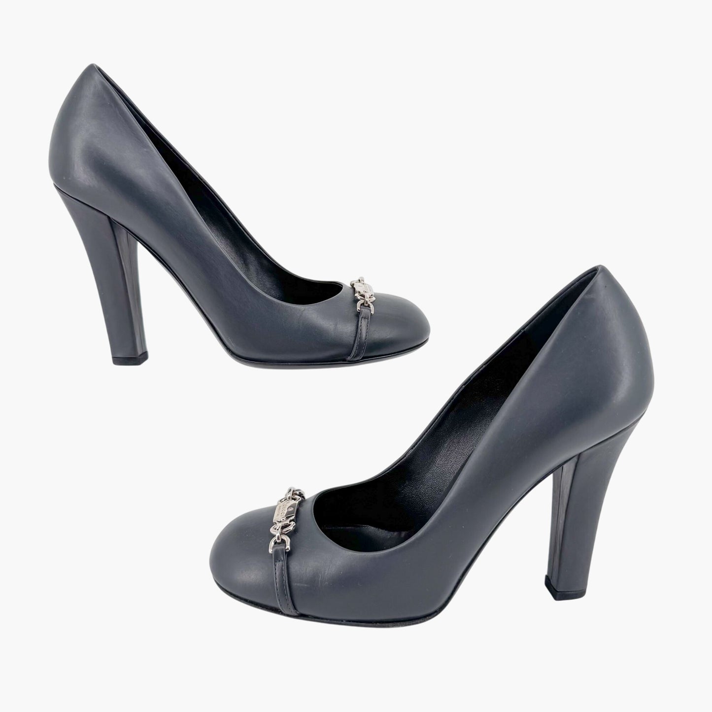 Gucci Chain Logo Pumps in Navy Blue Leather Size 37