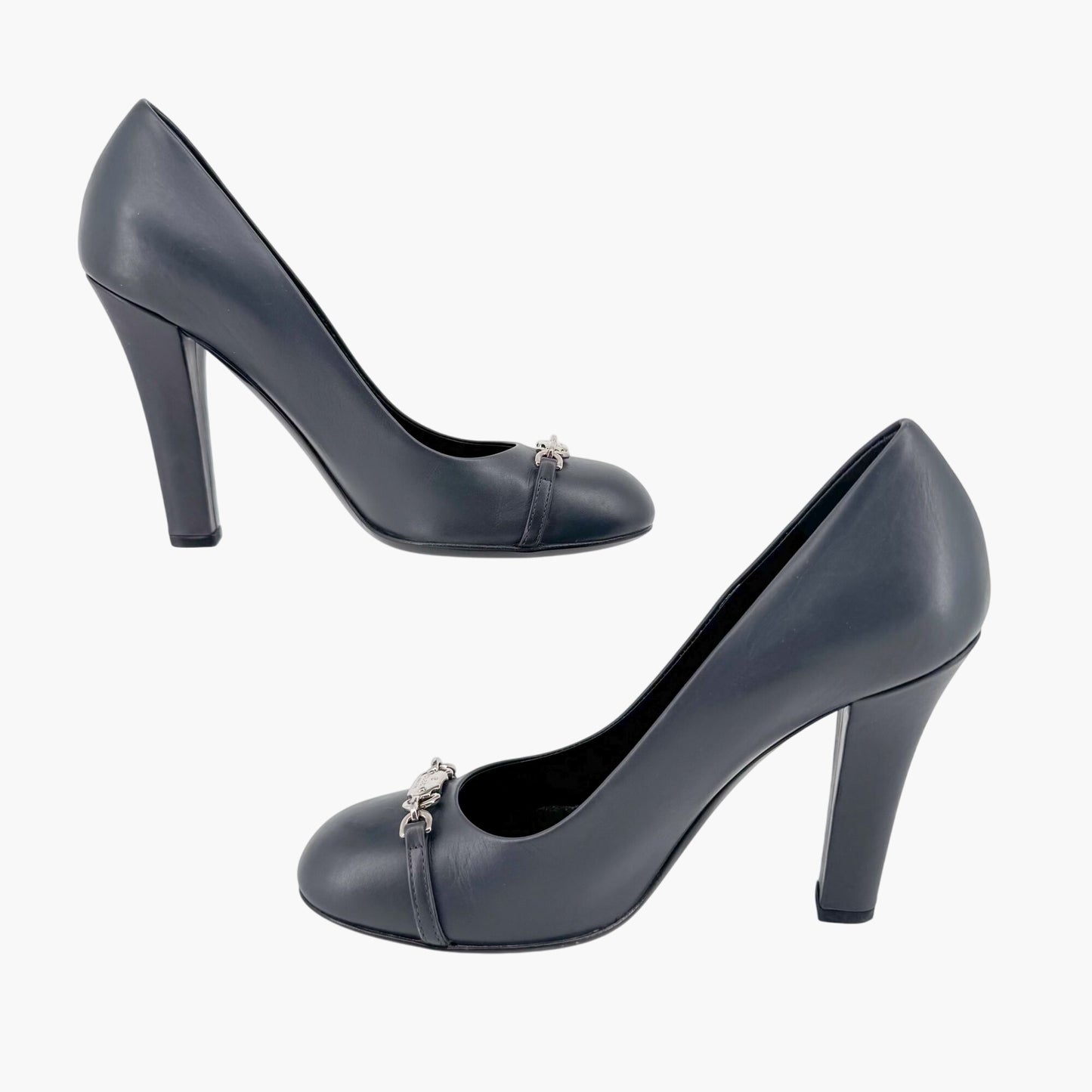 Gucci Chain Logo Pumps in Navy Blue Leather Size 37