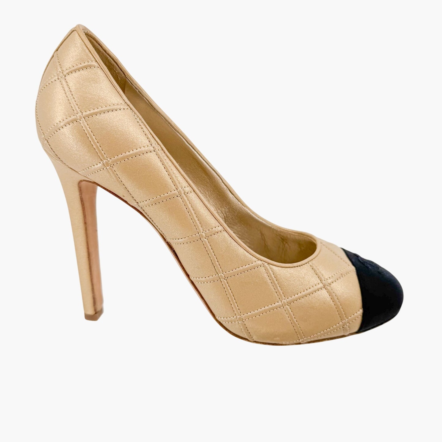 Chanel CC Cap Toe Quilted Pumps in Gold Leather Size 39