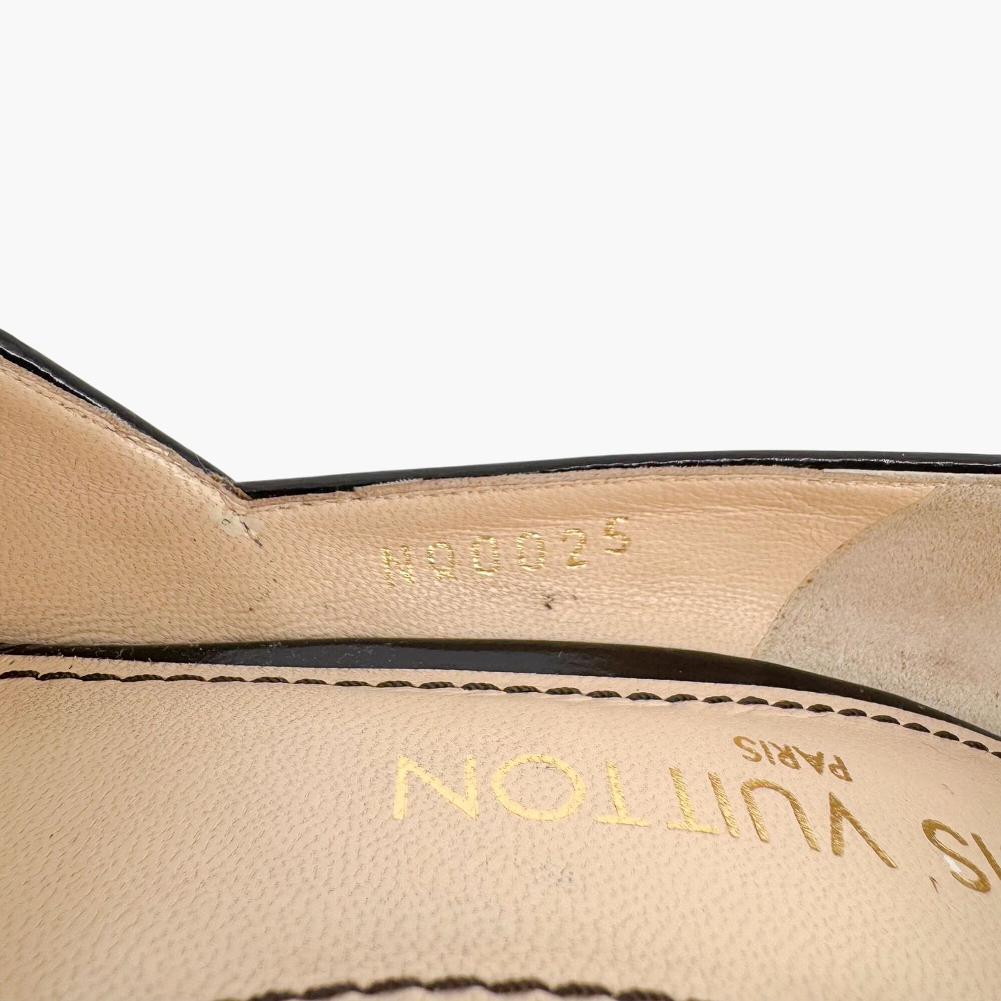 Louis Vuitton Logo Strap Pumps in Black & Cream Leather Size 38