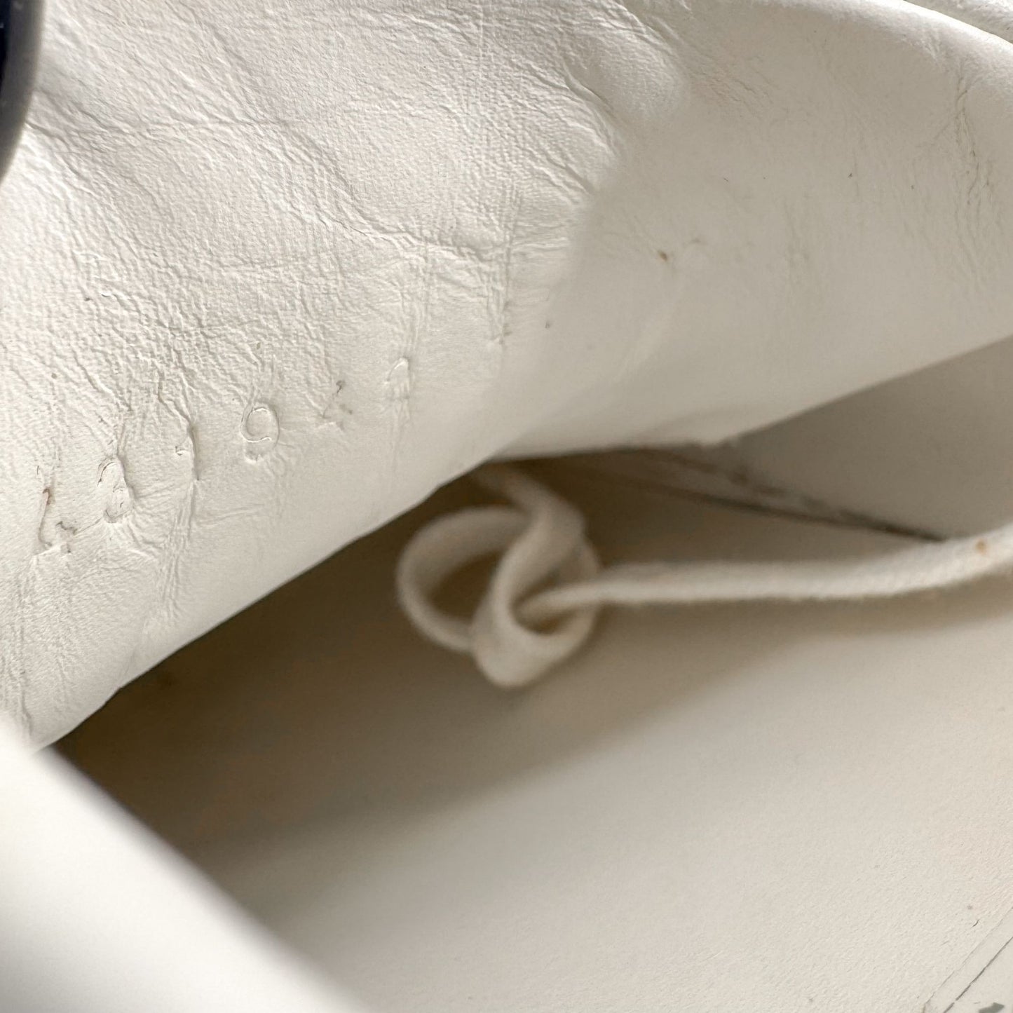 Gucci Ace Bee Sneakers in White Leather with Web Stripe – Size 41