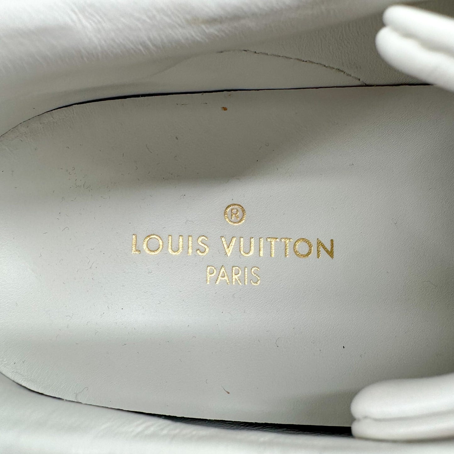 Louis Vuitton Time Out Ombre LV Sneakers in White & Blue Leather – Size 37