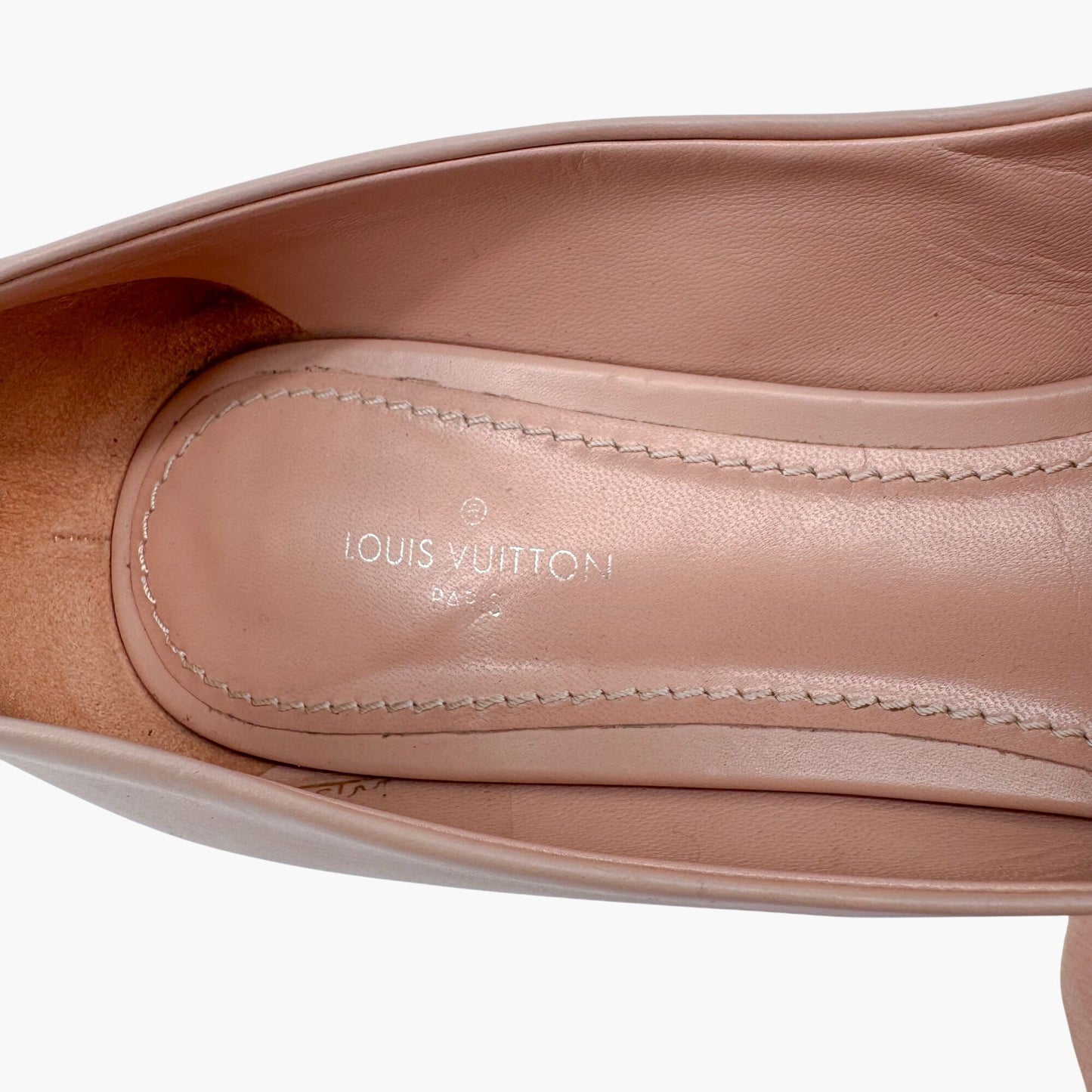 Louis Vuitton Heartbreaker Pumps in Beige Leather with Gold LV Logo – Size 37