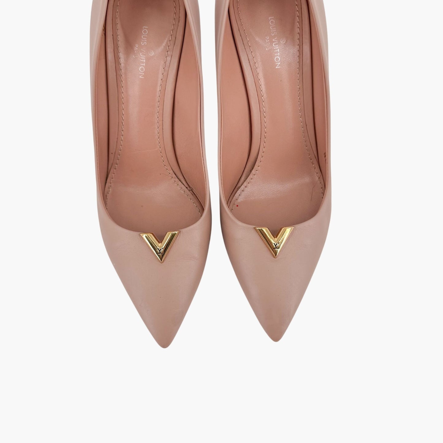Louis Vuitton Heartbreaker Pumps in Beige Leather with Gold LV Logo – Size 37