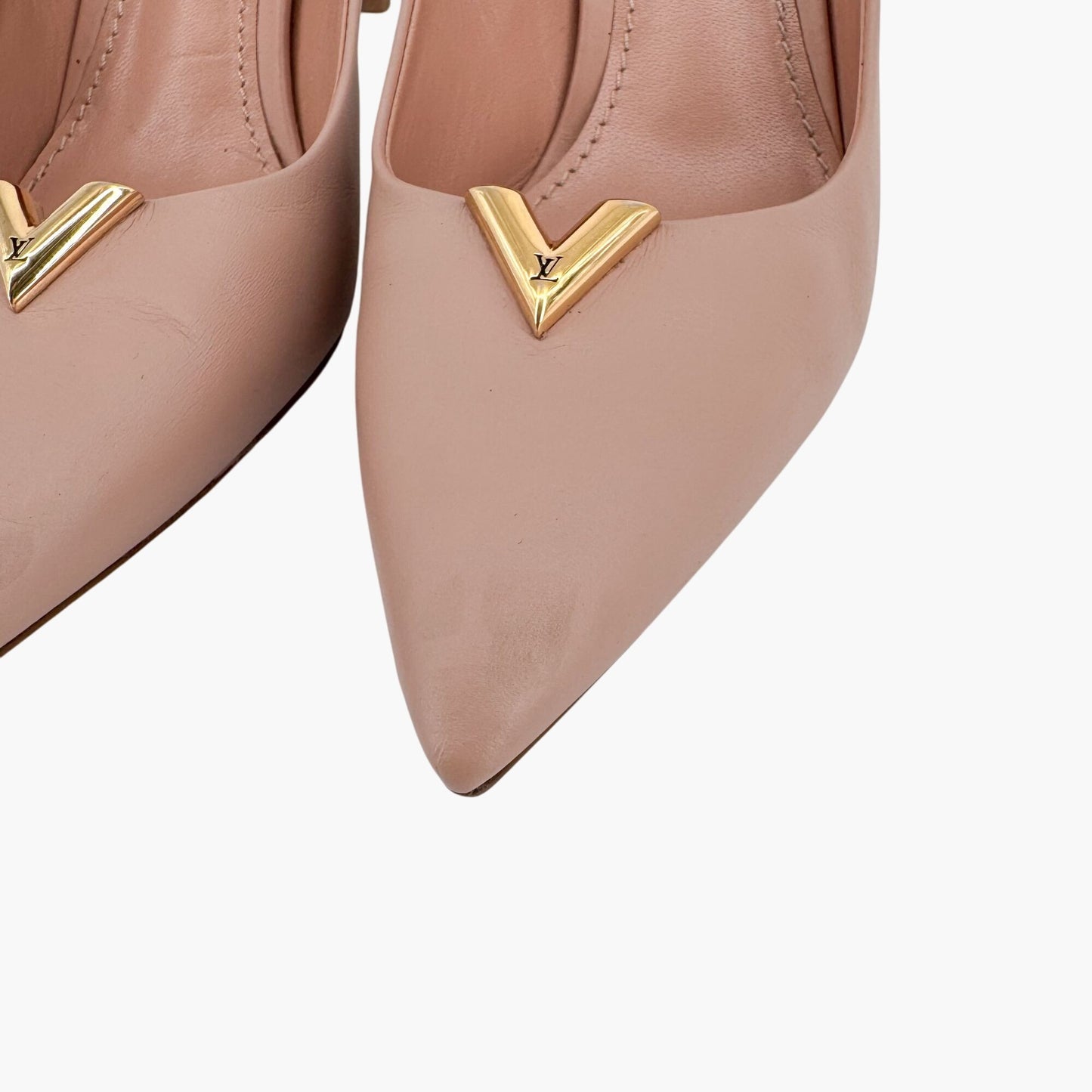 Louis Vuitton Heartbreaker Pumps in Beige Leather with Gold LV Logo – Size 37