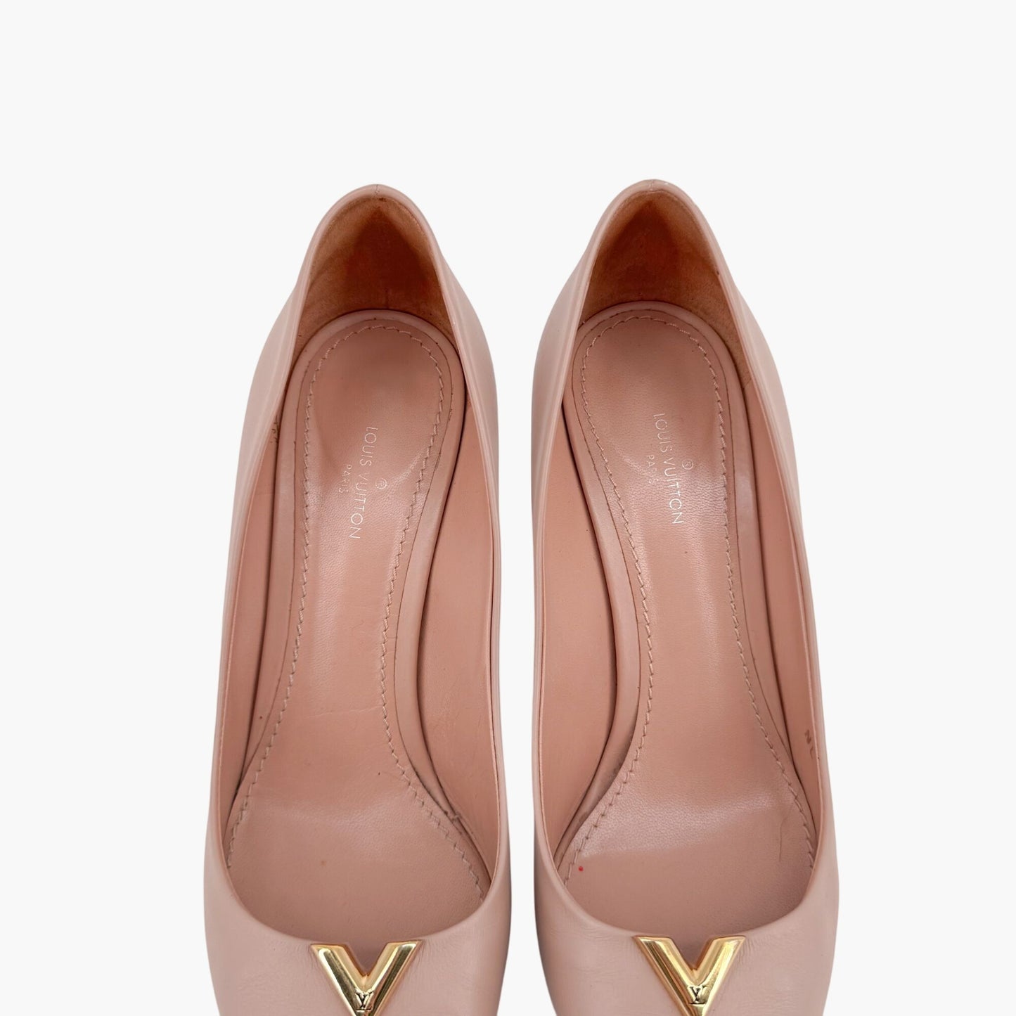 Louis Vuitton Heartbreaker Pumps in Beige Leather with Gold LV Logo – Size 37