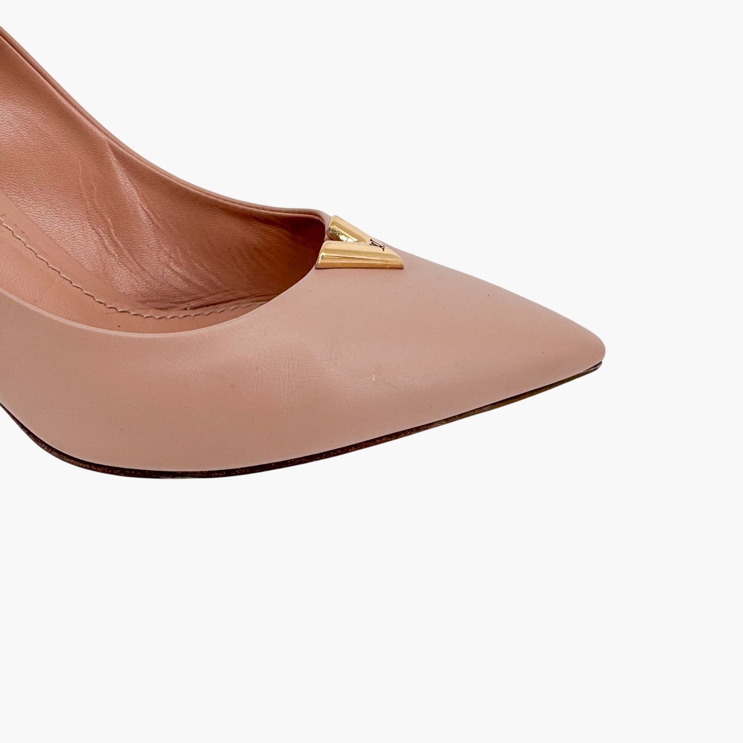 Louis Vuitton Heartbreaker Pumps in Beige Leather with Gold LV Logo – Size 37
