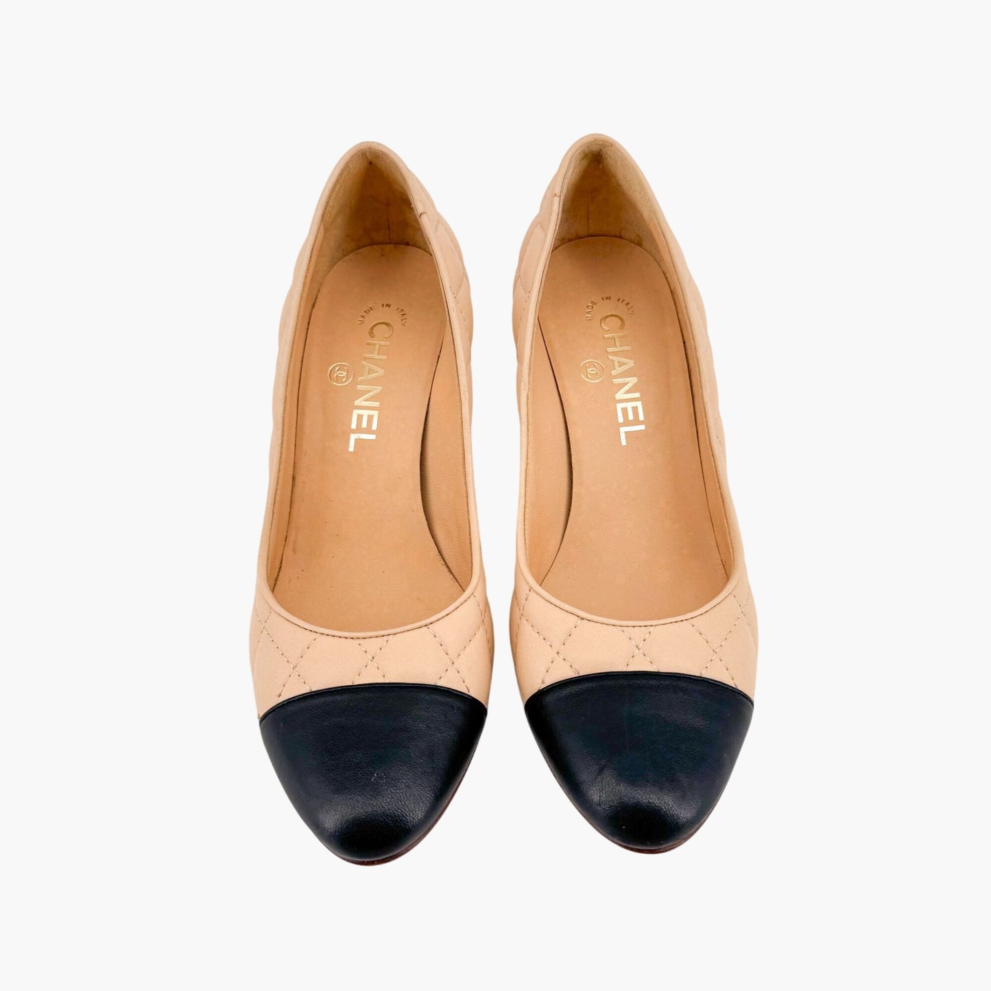 Chanel Quilted Cap Toe CC Pumps in Beige & Black Leather Size 36.5