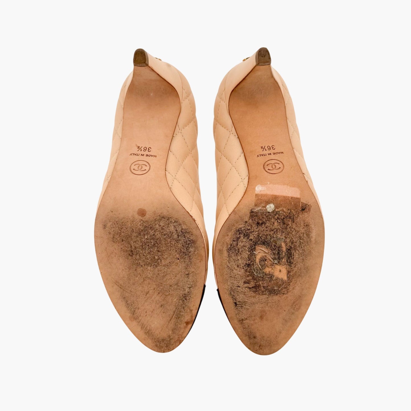 Chanel Quilted Cap Toe CC Pumps in Beige & Black Leather Size 36.5