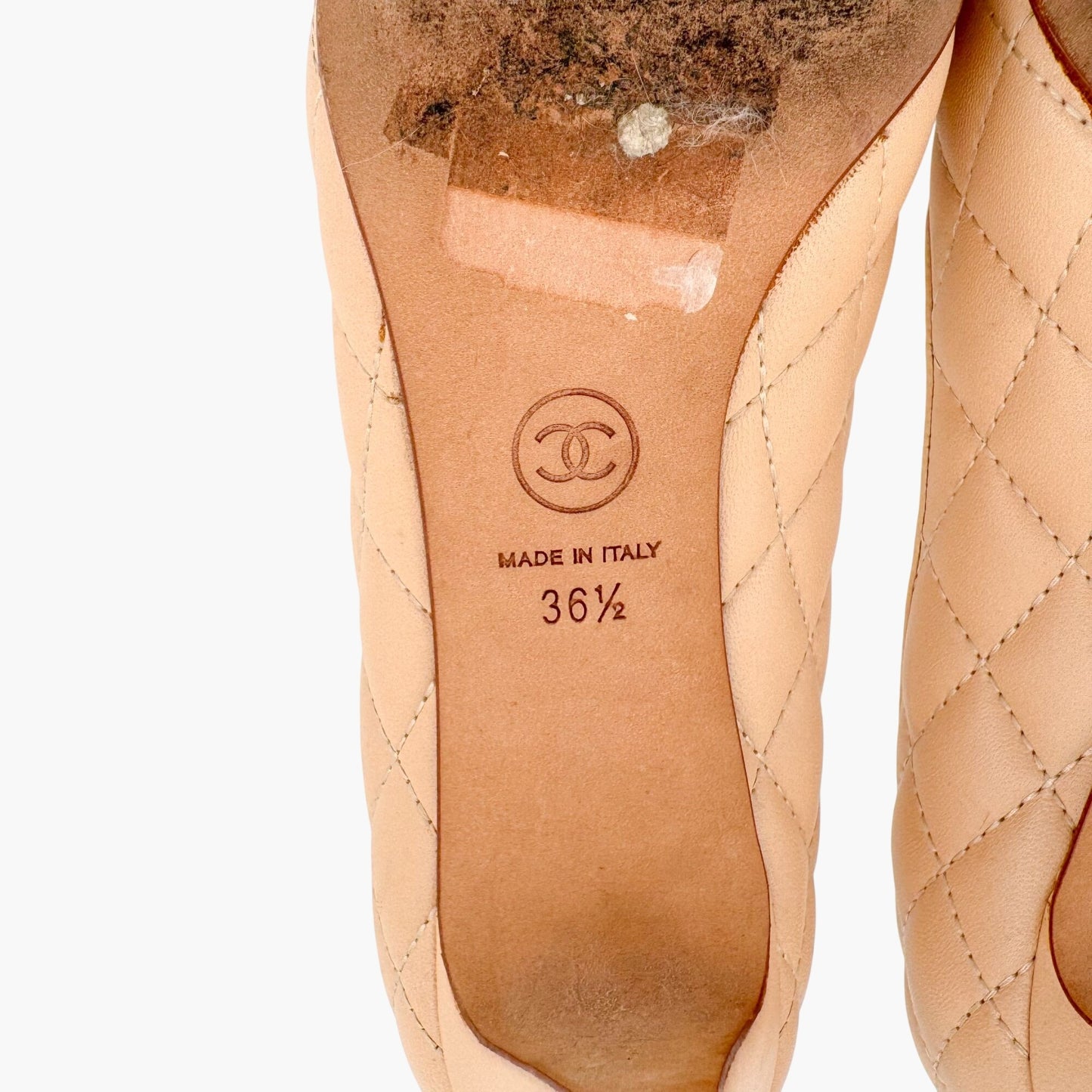 Chanel Quilted Cap Toe CC Pumps in Beige & Black Leather Size 36.5