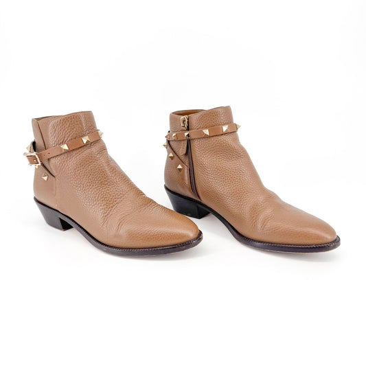 Valentino Garavani Rockstud Flat Ankle Booties in Brown Grained Calfskin Leather Size 38.5