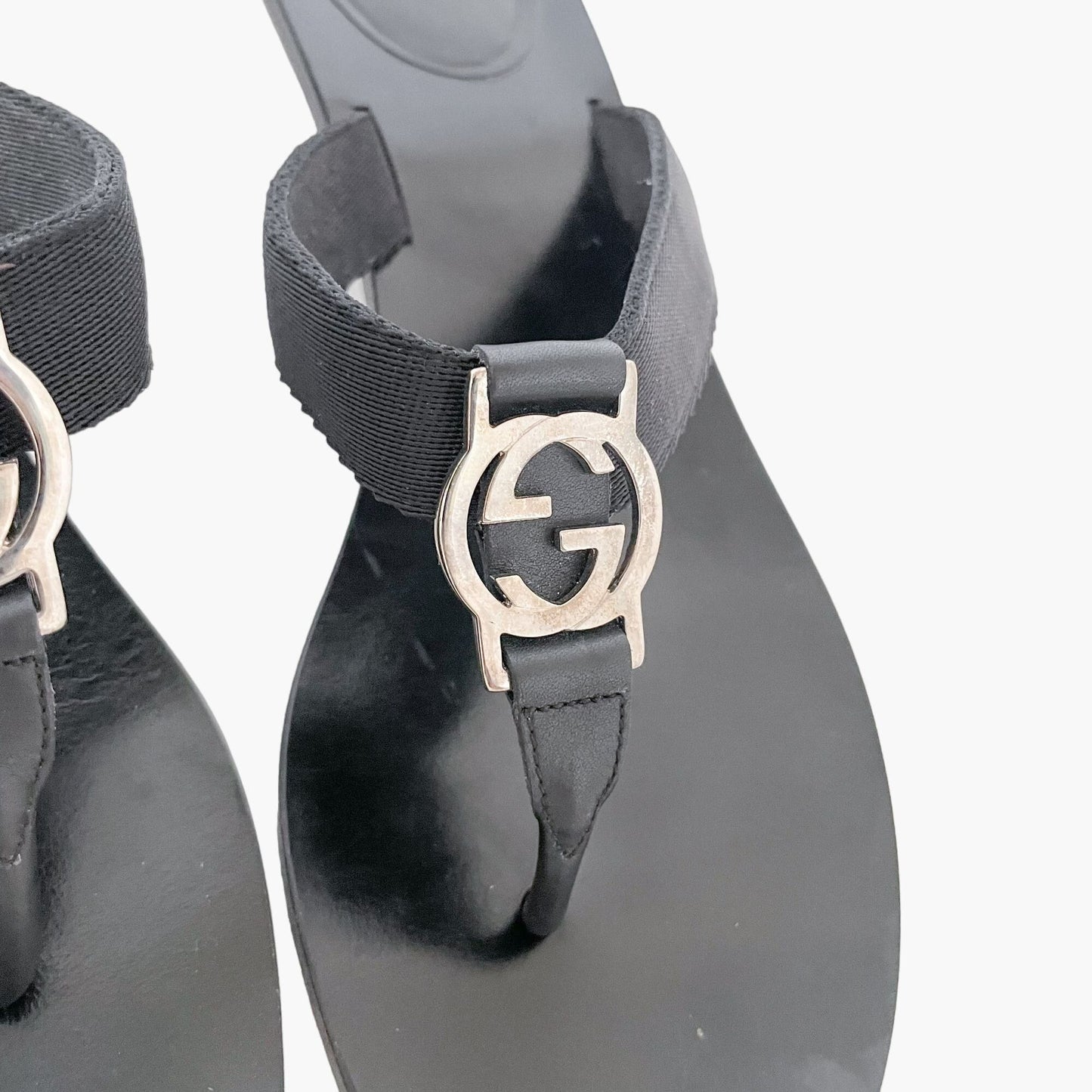Gucci GG Kitten Thong Sandals in Black Size 9