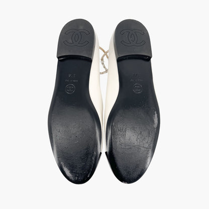 Chanel White Camellia Ankle Chain Ballet Flats – Size 37.5