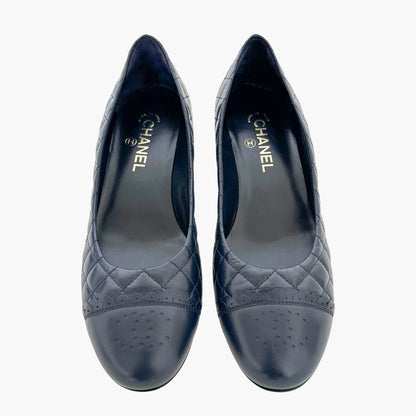 Chanel CC Cap Toe Quilted Pumps in Navy Blue Leather Size 40.5