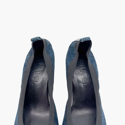 Chanel Elastic CC Cap Toe Pumps in Navy Denim & Patent Leather – Size 39
