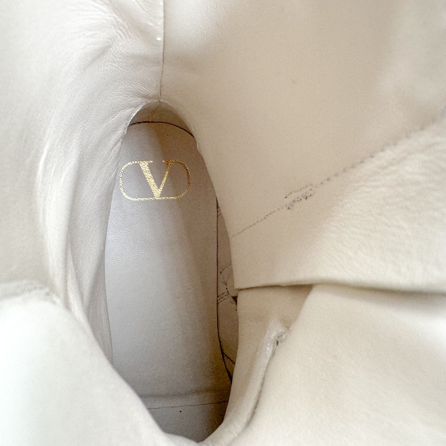 Valentino Garavani Roman Stud Combat Boots in White Leather Size 37