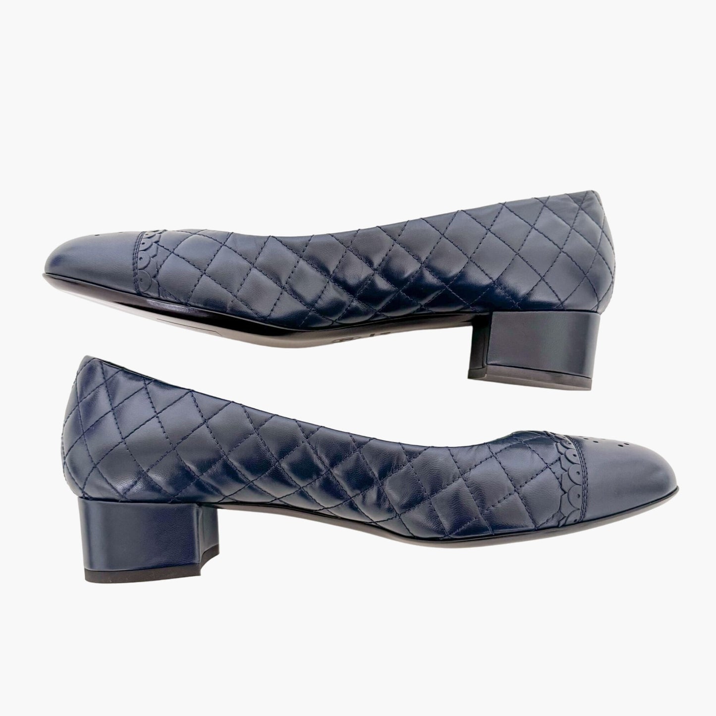 Chanel CC Cap Toe Quilted Pumps in Navy Blue Leather Size 40.5