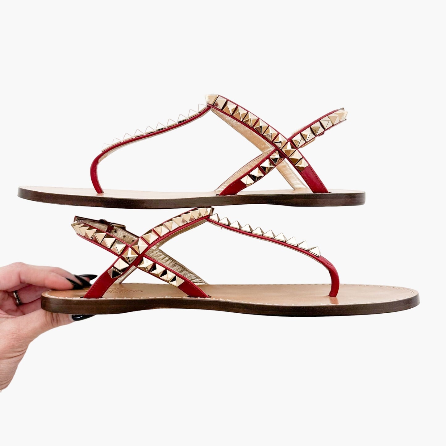 Valentino Garavani Rockstud T-Strap Flat Sandals in Red Leather Size 38.5