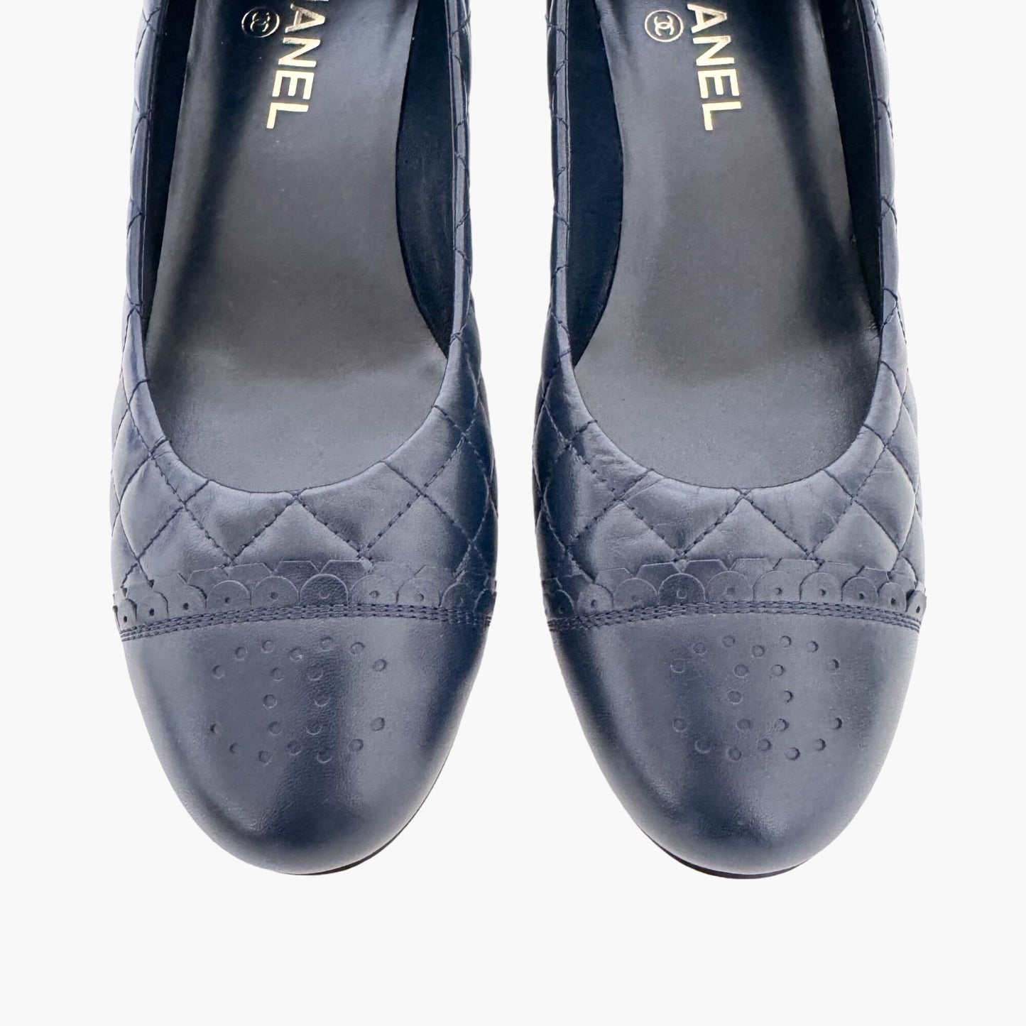 Chanel CC Cap Toe Quilted Pumps in Navy Blue Leather Size 40.5