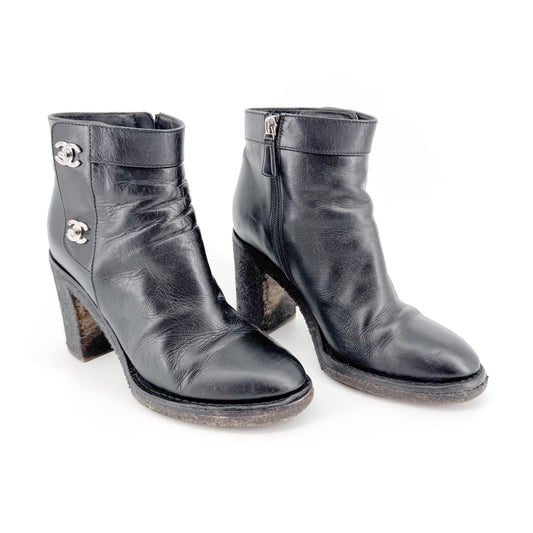 Chanel Turnlock Ankle Boots in Black Leather Size 39