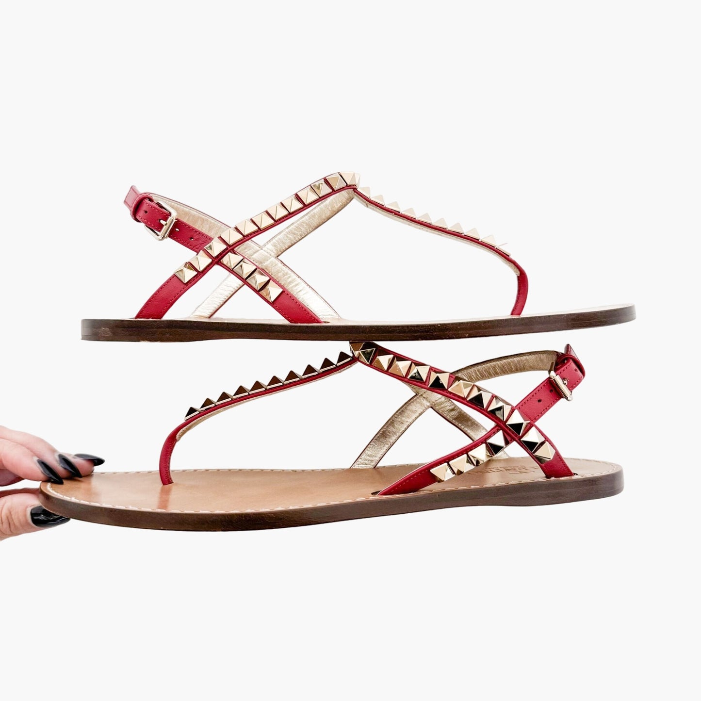 Valentino Garavani Rockstud T-Strap Flat Sandals in Red Leather Size 38.5