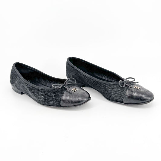 Chanel CC Cap Toe Ballet Flats in Black with Gold Leather Detail – Size 38.5