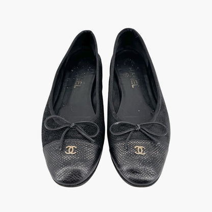 Chanel CC Cap Toe Ballet Flats in Black with Gold Leather Detail – Size 38.5