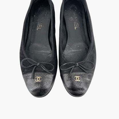 Chanel CC Cap Toe Ballet Flats in Black with Gold Leather Detail – Size 38.5