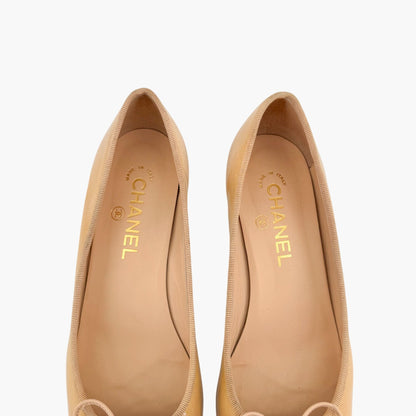 Chanel CC Cap Toe Kitten Pumps in Beige & Black Patent Leather Size 39.5