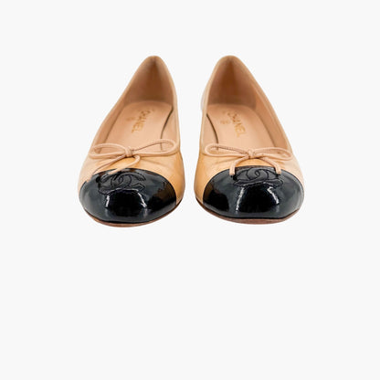 Chanel CC Cap Toe Kitten Pumps in Beige & Black Patent Leather Size 39.5