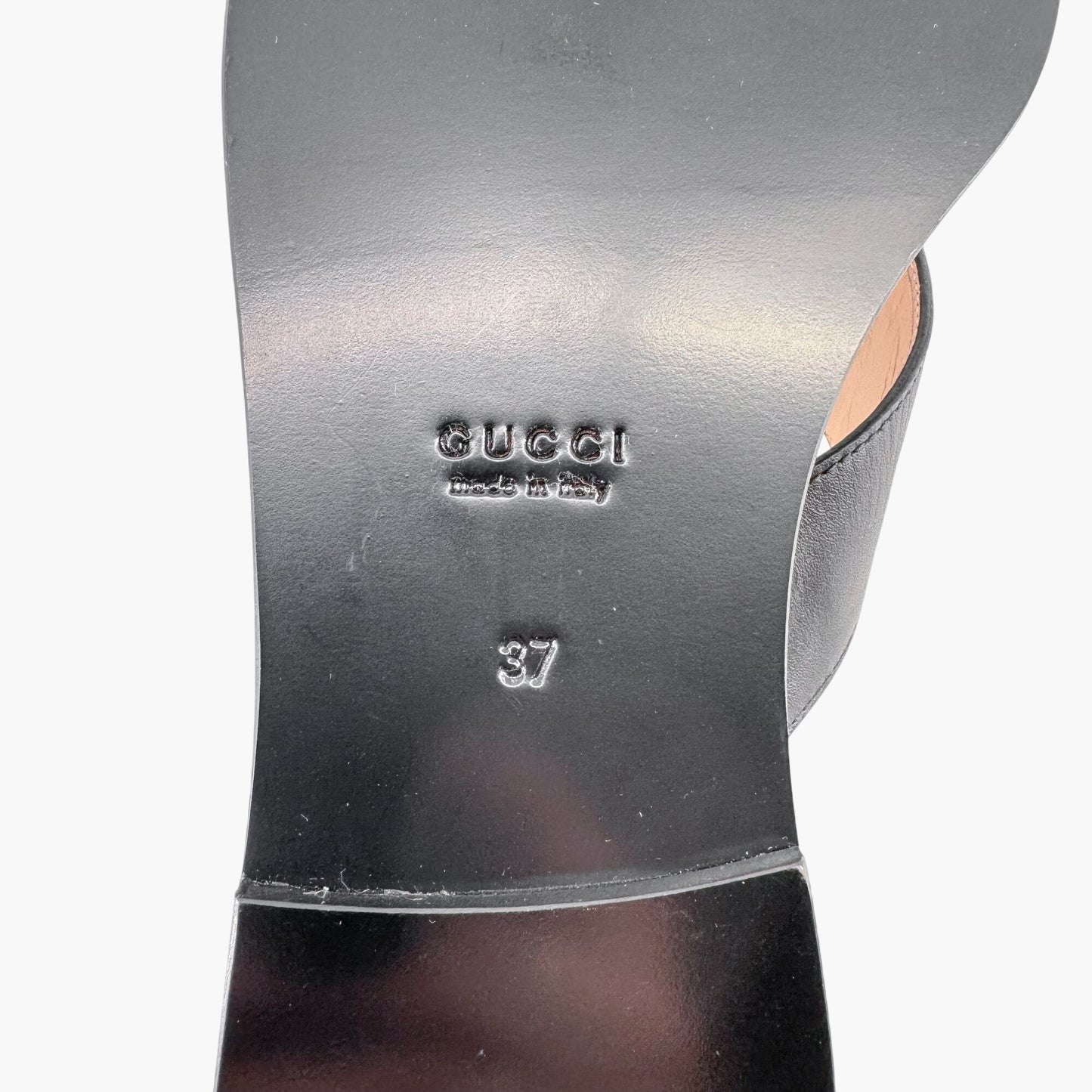Gucci GG Interlock Embossed Flat Thong Sandals in Black Leather – Size 37
