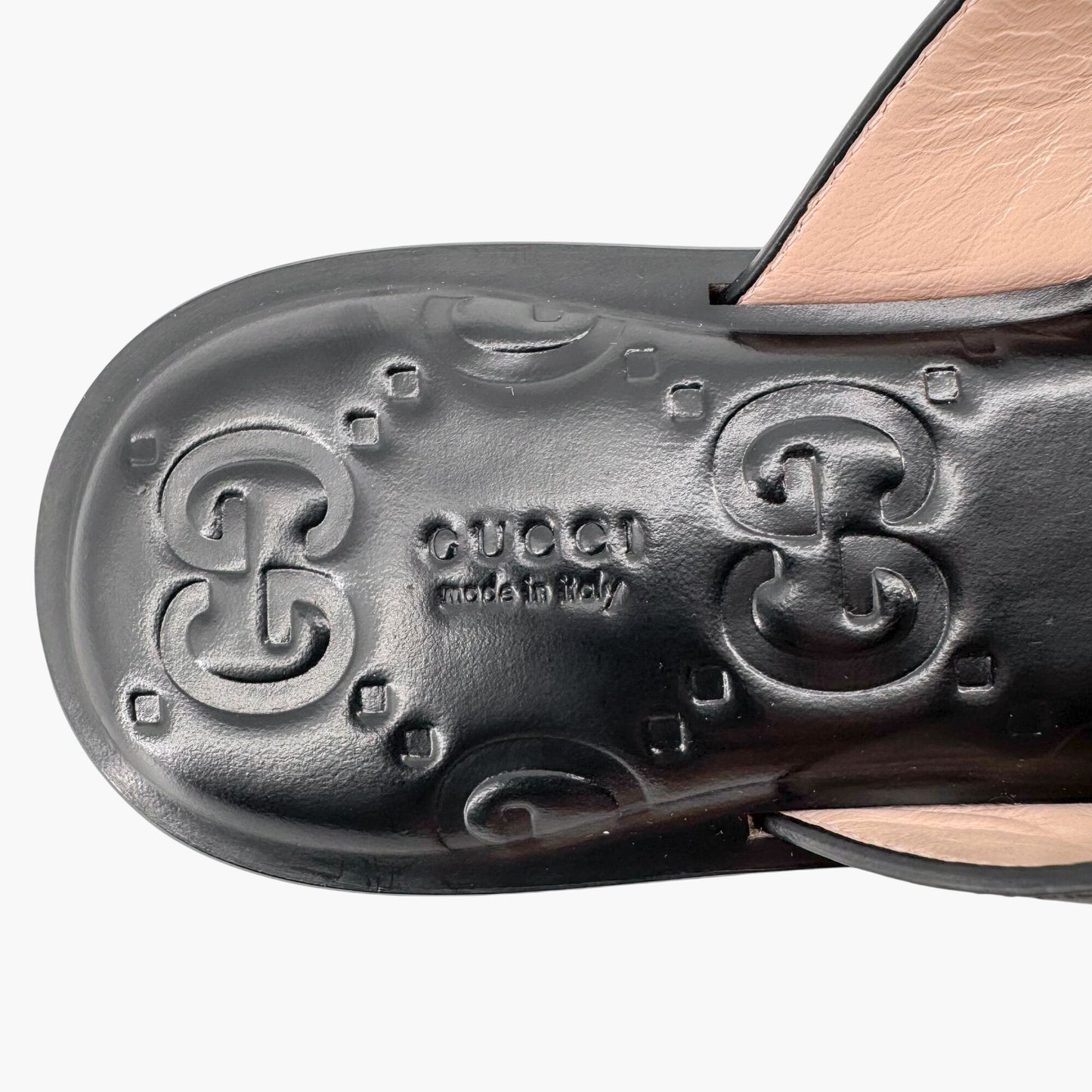 Gucci GG Interlock Embossed Flat Thong Sandals in Black Leather – Size 37
