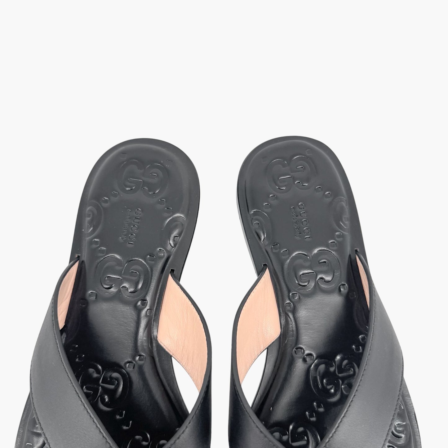 Gucci GG Interlock Embossed Flat Thong Sandals in Black Leather – Size 37